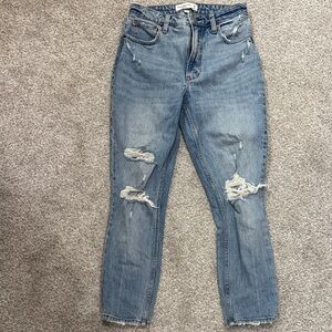 A&F curve love-Light Wash Distressed Women’s SkinnyJeans